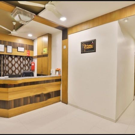 Hotel Shreenath อาเมดาบัด ภายนอก รูปภาพ