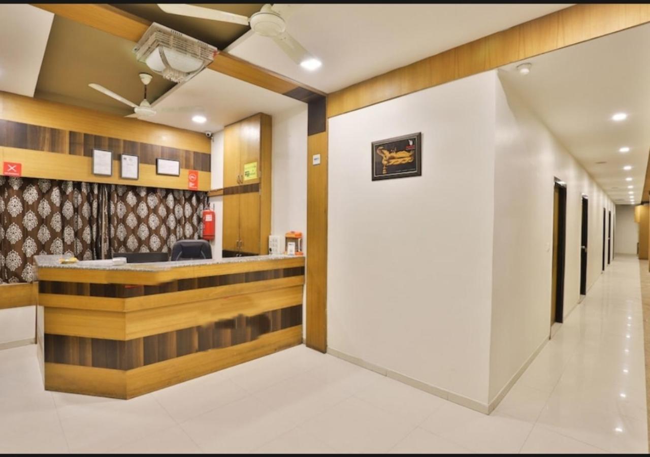 Hotel Shreenath อาเมดาบัด ภายนอก รูปภาพ