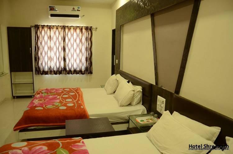 Hotel Shreenath อาเมดาบัด ภายนอก รูปภาพ