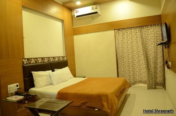 Hotel Shreenath อาเมดาบัด ภายนอก รูปภาพ